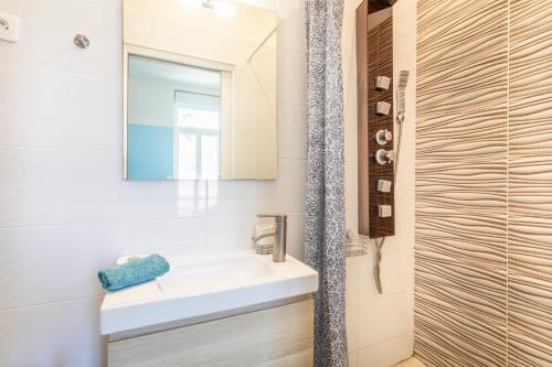 a bathroom with a white sink and a shower at T2 avec balcon à Malmousque - Calme & vue mer in Marseille