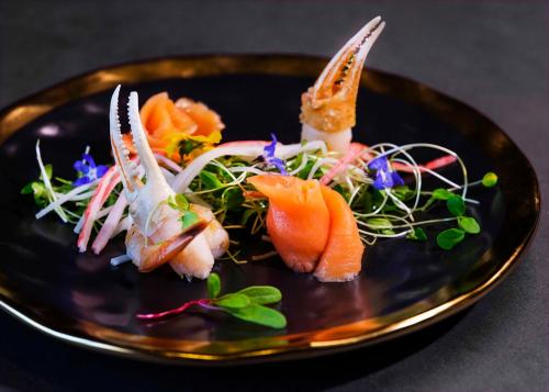 ホテルの敷地内または近くでの食事または食べ物