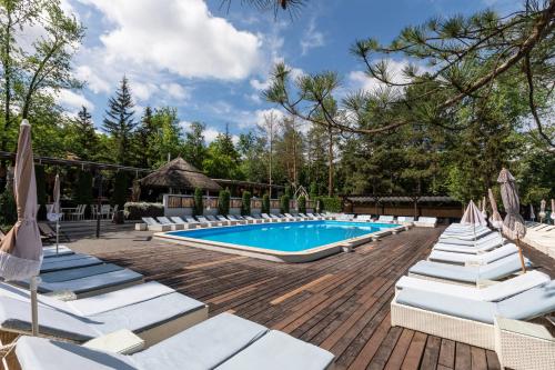 Bazén v ubytování Tree House Relax Park nebo v jeho okolí