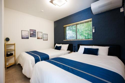Postel nebo postele na pokoji v ubytování dogs retreat villa awaji