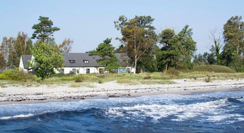 a house on the shore of a beach at Smygehus Havsbad in Smygehamn