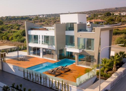 Bazén v ubytování Seaview Luxury Villas Ayia Napa nebo v jeho okolí