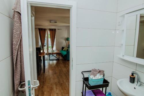 Bilik mandi di Kuća za odmor Vučjak
