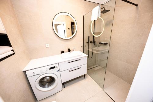 Ένα μπάνιο στο NZ REZYDENCJA NIECHORZE Apartament z ogródkiem przy plaży