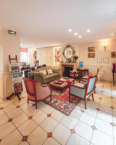 a living room filled with furniture and a fireplace at Le Relais Montmartre in Paris