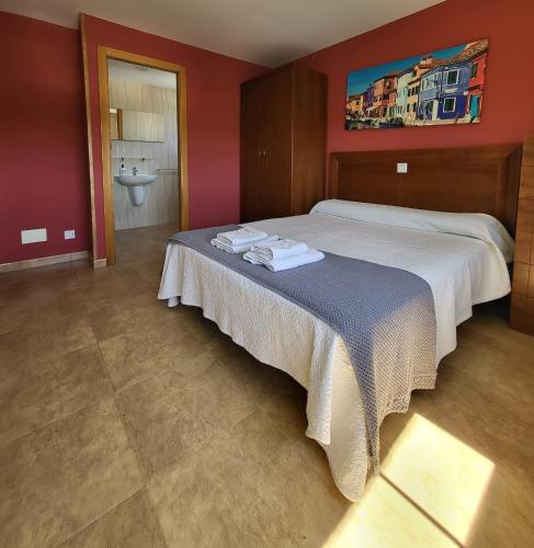 a hotel room with two beds and a bathroom at CASA D´PEPE in Meis