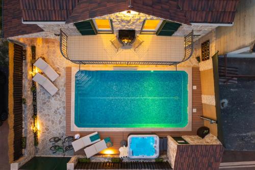 Gambar di galeri bagi Villa Old House with Pool, Jacuzzi di Šumet