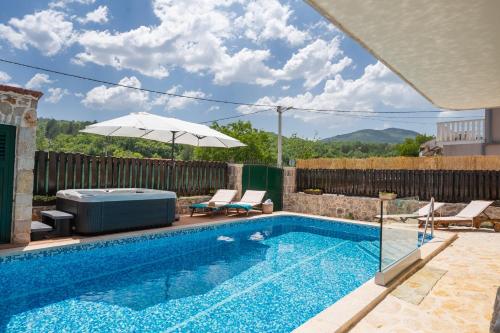 Villa Old House I Hot tub and pool, near Imotski