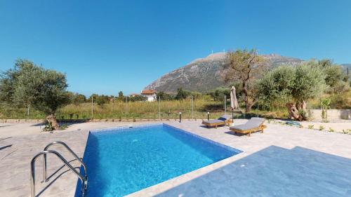 Gallery image of Epipleon Serenity Villas in Nafpaktos