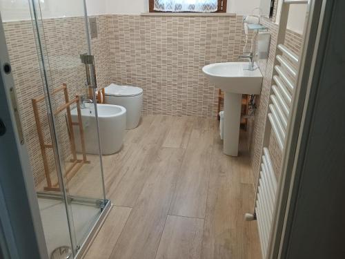 a bathroom with a toilet and a sink at Dalla Gina e Paolino B&B in Aulla