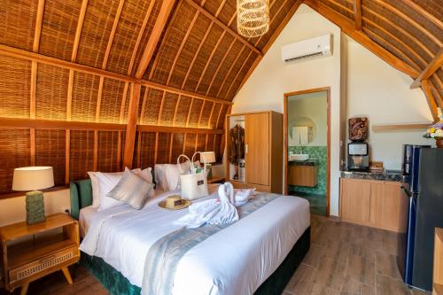 a bedroom with a bed in a room at Abian Klumpu Villa & Spa Sanur Bali in Sanur