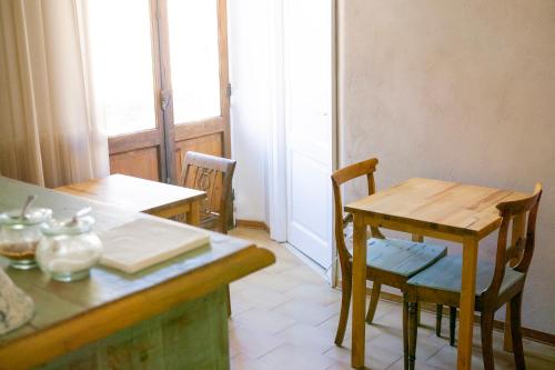a kitchen with a table and two chairs and a table at Ballerina Bianca bed & breakfast in Grottazzolina