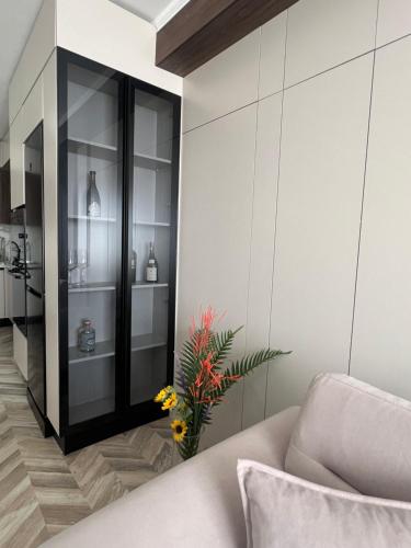 a living room with a black and white cabinet at Erlaiden Apartment in Shkodër