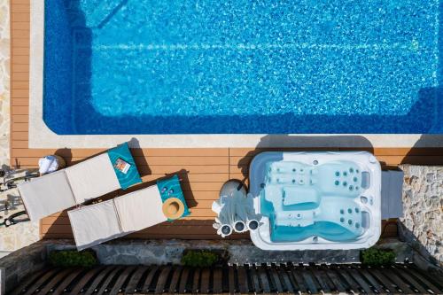 Kolam renang di atau dekat dengan Villa Old House with Pool, Jacuzzi
