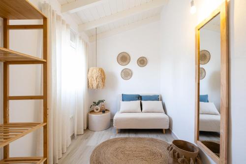 Ένα ή περισσότερα κρεβάτια σε δωμάτιο στο Atalaya House Private Pool Orange by AORA STAY