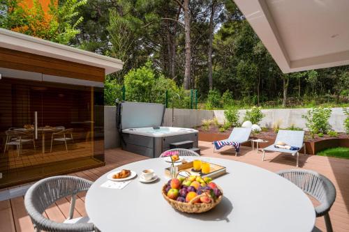 The Q Whisper - new deluxe hideaway with sauna, jacuzzi and a garage photo 3