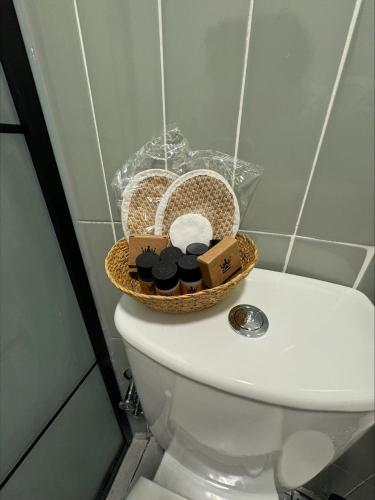 a basket on the back of a toilet in a bathroom at Cunda Bebekli Pansiyon in Ayvalık