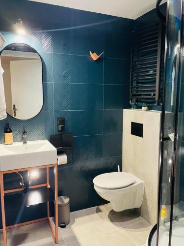 a bathroom with a toilet and a sink at Chojnice Gryf in Chojnice