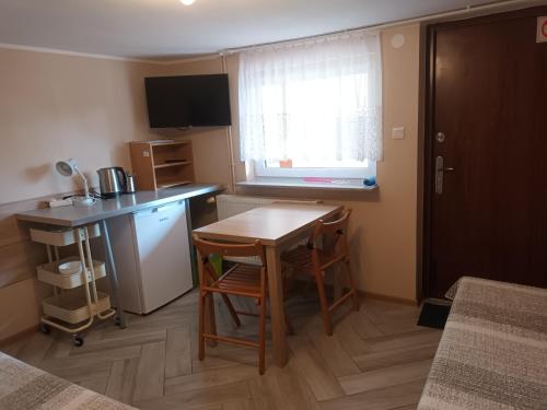 Η κουζίνα ή μικρή κουζίνα στο Apartamenty i pokoje u Kryni