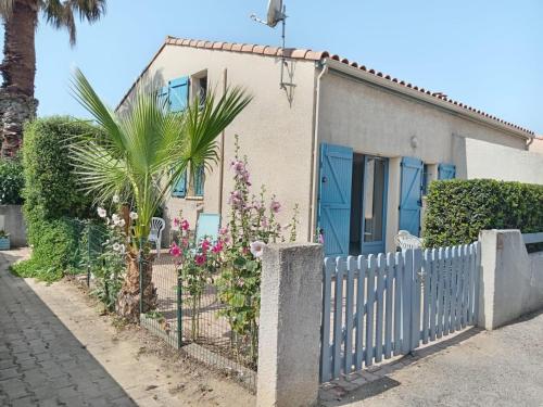 Maison avec terrasse et piscine dans résidence à 6min de la plage