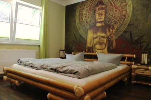Postel nebo postele na pokoji v ubytování REGIOHOTEL Schanzenhaus Wernigerode