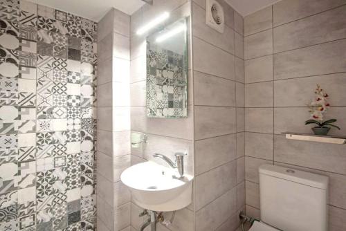 Your perfect choice in Athen's best location 1