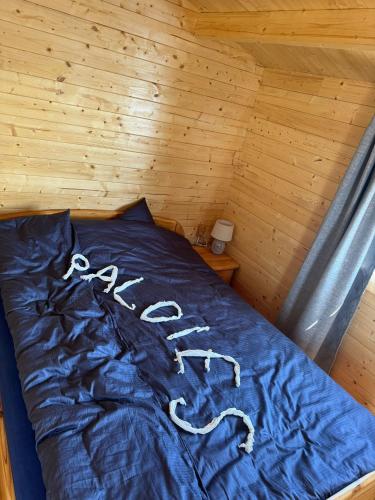 Lova arba lovos apgyvendinimo įstaigoje Floating Camp House