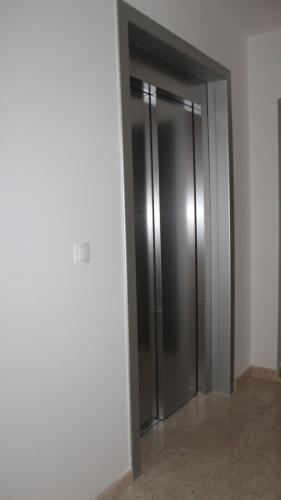 a hallway with two elevator doors in a room at Apartman Nivalis in Čapljina