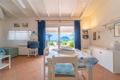 Imagen de la galería de Bud by DomusAway, en Porto San Paolo