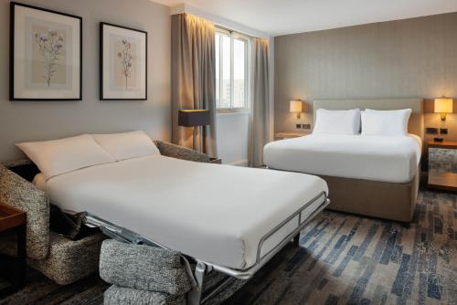 Postel nebo postele na pokoji v ubytování Hilton Leeds City