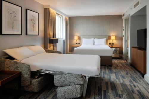 Postel nebo postele na pokoji v ubytování Hilton Leeds City