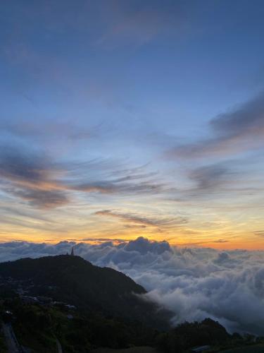 a view of a mountain with clouds in the sky at วิมานหมอก ภูทับเบิก in Ban Maeo Thap Boek