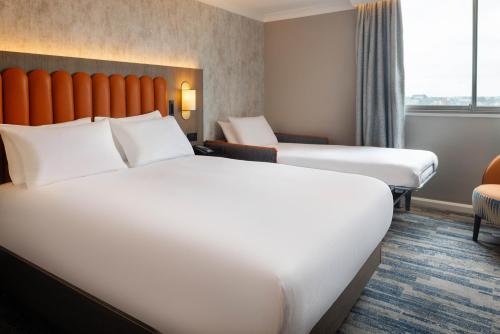 Postel nebo postele na pokoji v ubytování Hilton Leeds City