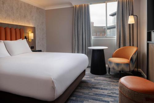 Postel nebo postele na pokoji v ubytování Hilton Leeds City