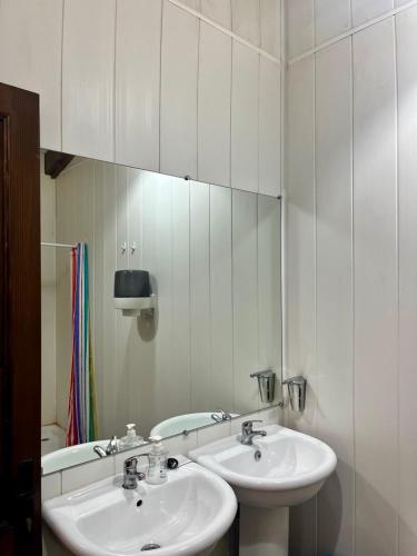 a bathroom with two sinks and a large mirror at Blesamemucho - Casa Rural Situada en BLESA in Blesa
