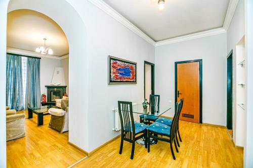 a living room with a dining room table and chairs at Azneft Royal Suite Apartment Sea View in Baku