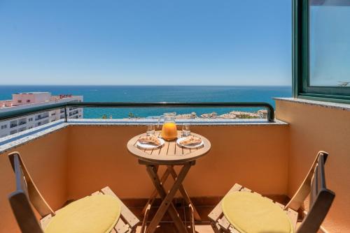 Luxury 4BDR Penthouse with Sea Views