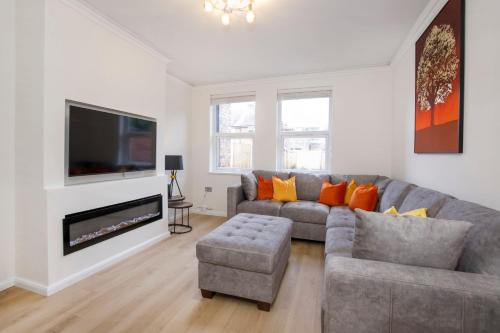 a living room with a couch and a tv at The Burton York 3 bedroom House sleeps 6 in York