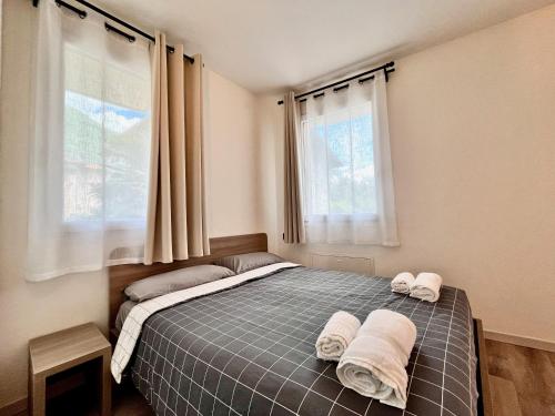 a bedroom with a bed with two towels on it at Nuovo appartamento in centro a Darfo Boario Terme in Boario Terme