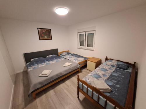 Ένα ή περισσότερα κρεβάτια σε δωμάτιο στο Kuća za odmor DIJANA