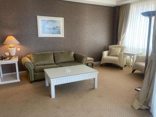 Ein Sitzbereich in der Unterkunft EmexOtel Kocaeli