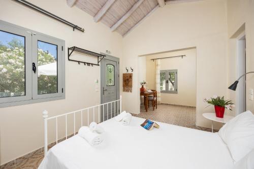 Postel nebo postele na pokoji v ubytování Eleni Cottage