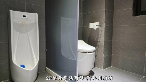 Ein Badezimmer in der Unterkunft 宜蘭Sam的家-汽車音樂行旅1F