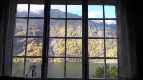 a window with a view of a mountain at Fjordshelter vintage townhouse in Tysso