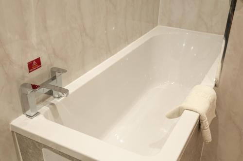 Koupelna v ubytování Claxton Hotel