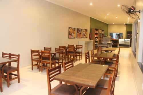 a dining room with wooden tables and chairs at Liziane Souza da Silva in Catarina