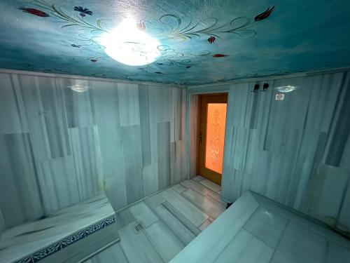 an empty room with a ceiling with a light on it at TAHTAKALE KONAK HOTEL Private & Luxury in Bursa