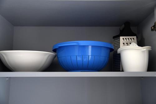 a shelf with two bowls and other items on it at Studios Αποστόλης Selianitika in Aígio