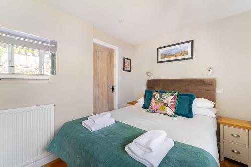 a small bedroom with a bed and a window at The Blue Duck in Hawkshead