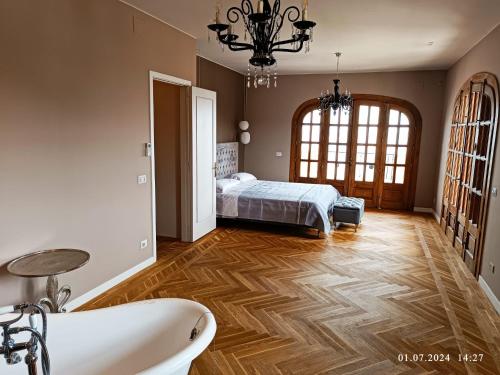 Letto o letti in una camera di LUXURY VILLA Vittorianna Etna- Taormina & Seaview with Pool
